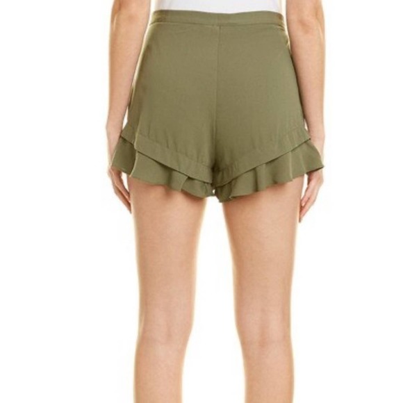 Jack by BB Dakota Women's Olive Green Ruffle Hem Weekend Warrior Shorts sz 6 - Picture 3 of 3